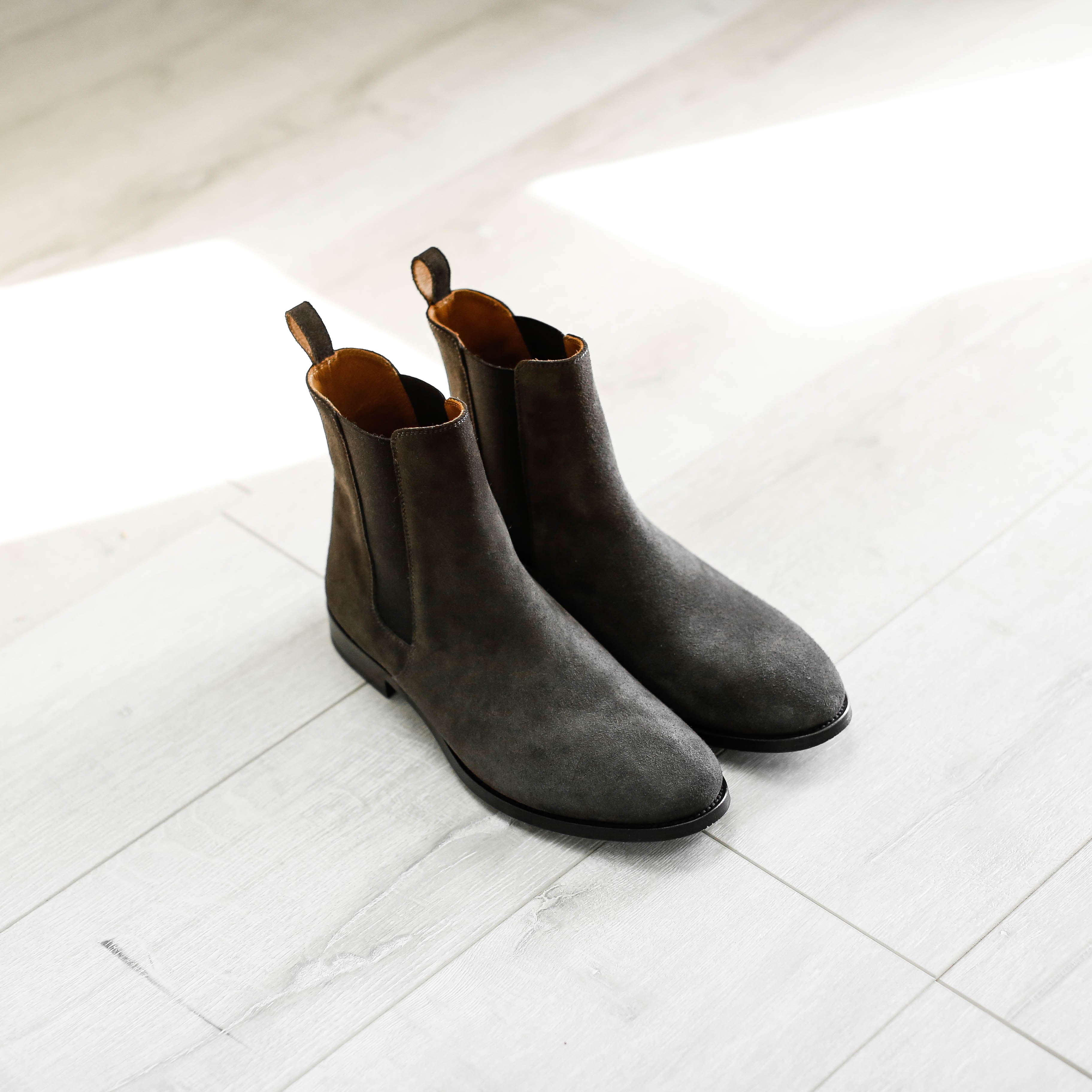 THE CLASSIC GREY CHELSEA BOOTS